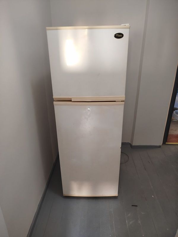 Холодильник Super General SG-R210 Холодильник Super General SG-R210
