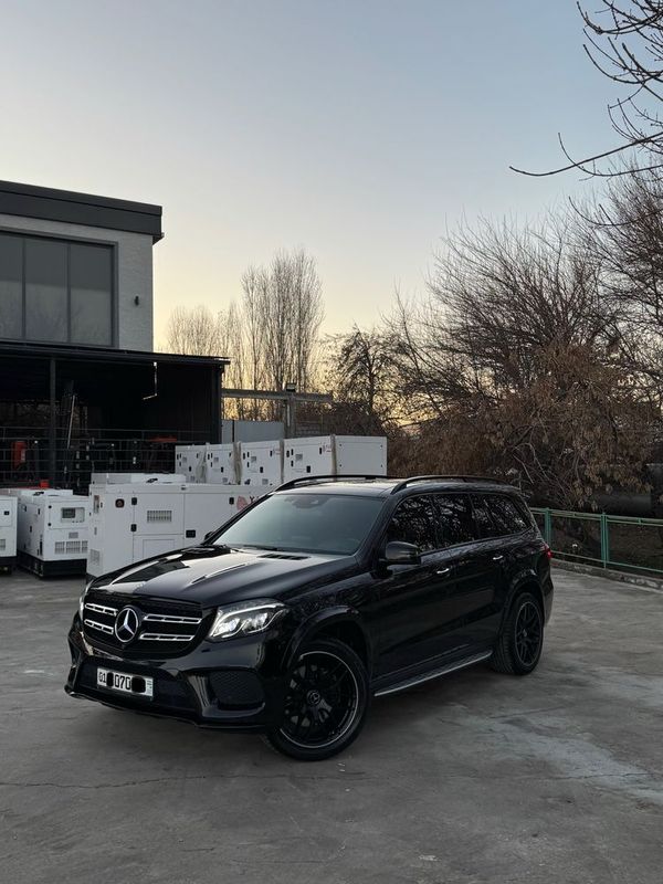 Mercedes Benz GLS500