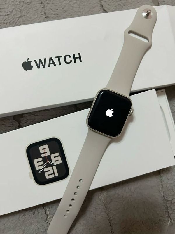 Apple watch SE 44 sm starlight Apple watch SE 44 sm starlight