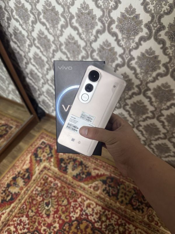 Vivo V50 layt 8+8/256 как новый Vivo V50 layt 8+8/256 как новый