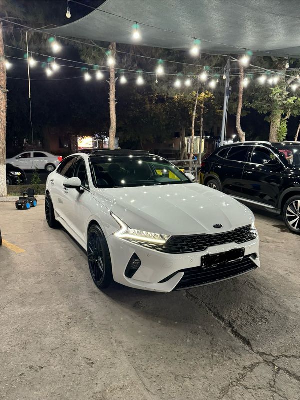 Kia K5 38000 пробег, 20 балон + диски Kia K5 38000 пробег, 20 балон + диски