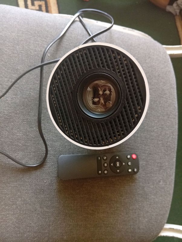 LCD projektori sotiladi