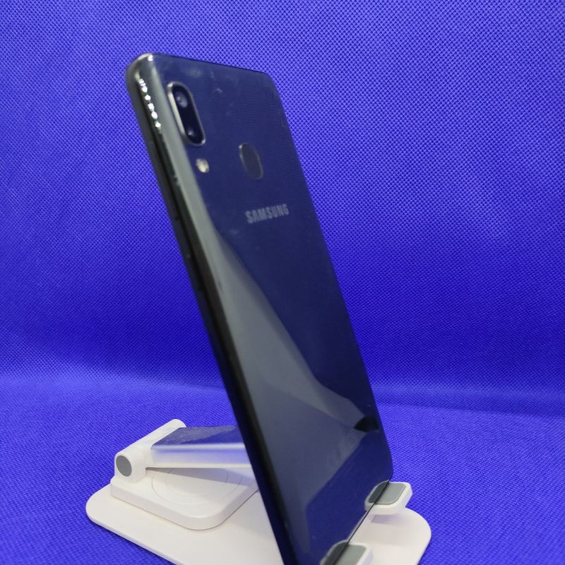 Samsung Gallaxy A20 sotiladi Samsung Gallaxy A20 sotiladi