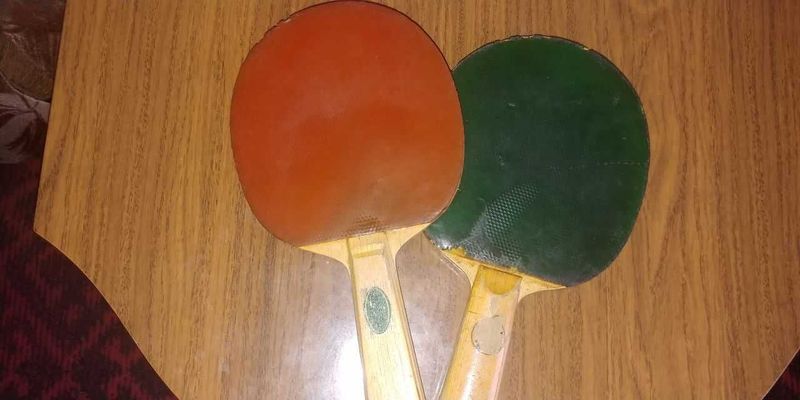 Все для настольного тенниса. Ракетки ,сетка и шарики (китайские) Все для настольного тенниса. Ракетки ,сетка и шарики (китайские)