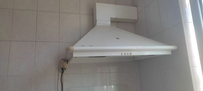 Вытяжка б/у в хорошем состояние Вытяжка б/у в хорошем состояние