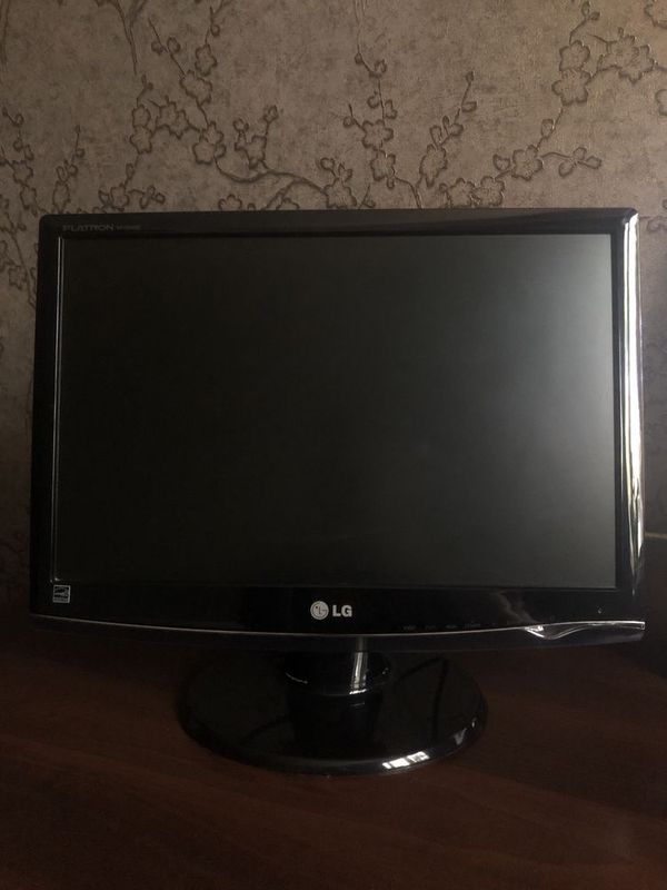 19” Монитор LG , Flatron W1954SE , TN , 1440x900