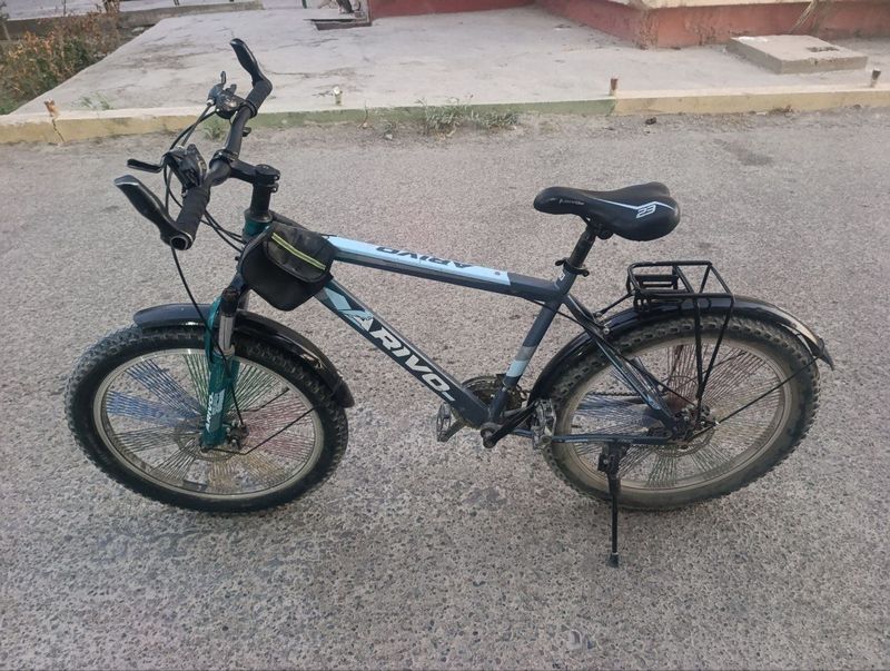 Buxoro shahrida Yurib turgan velosiped adres Buxoro Shahar