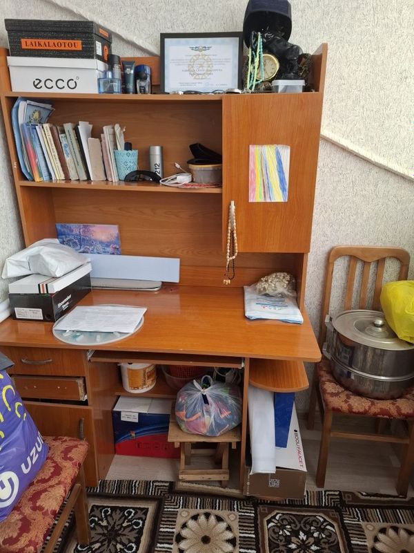 Продаётся компьютерный стол. Компьютер столи сотилади. Продаётся компьютерный стол. Компьютер столи сотилади.