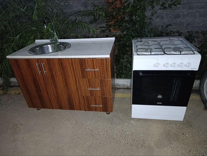 Продаёться газплита и ракавена комплектом Продаёться газплита и ракавена комплектом