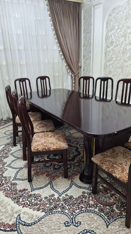 Стол и стулья для гостиной Стол и стулья для гостиной