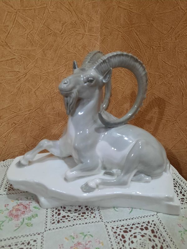 Большая скульптура «Архар». СССР, ЛФЗ, скульптор Б.Я. Воробьев, художн Большая скульптура «Архар». СССР, ЛФЗ, скульптор Б.Я. Воробьев, художн