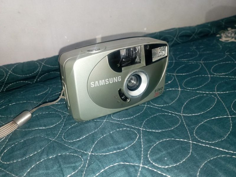 Легендарный фотоаппарат SAMSUNG FINO 20 SE Легендарный фотоаппарат SAMSUNG FINO 20 SE
