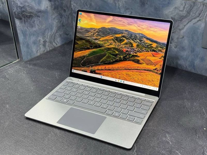 Microsoft Surface go i5-1035G1 / 16 / 256 SSD M2 / Сенсорный экран Microsoft Surface go i5-1035G1 / 16 / 256 SSD M2 / Сенсорный экран