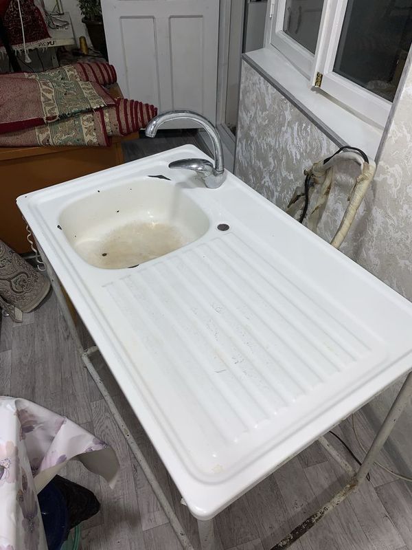 Temir rakvina kran bilan Temir rakvina kran bilan