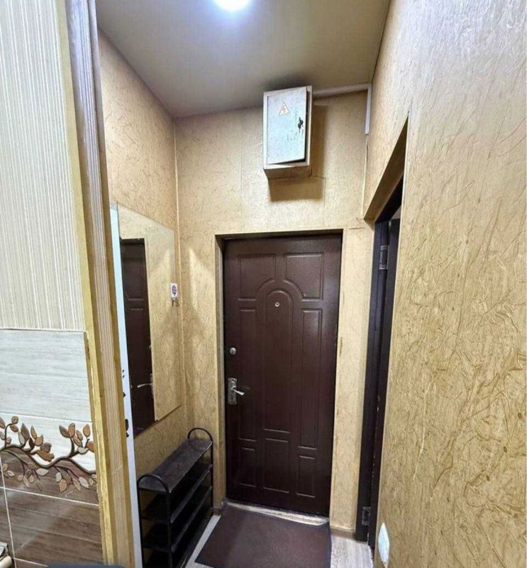 Shaxriston metro yonida