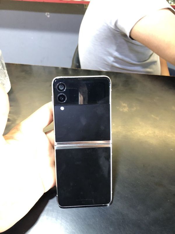 Samsung Galaxy z flip 3 Samsung Galaxy z flip 3