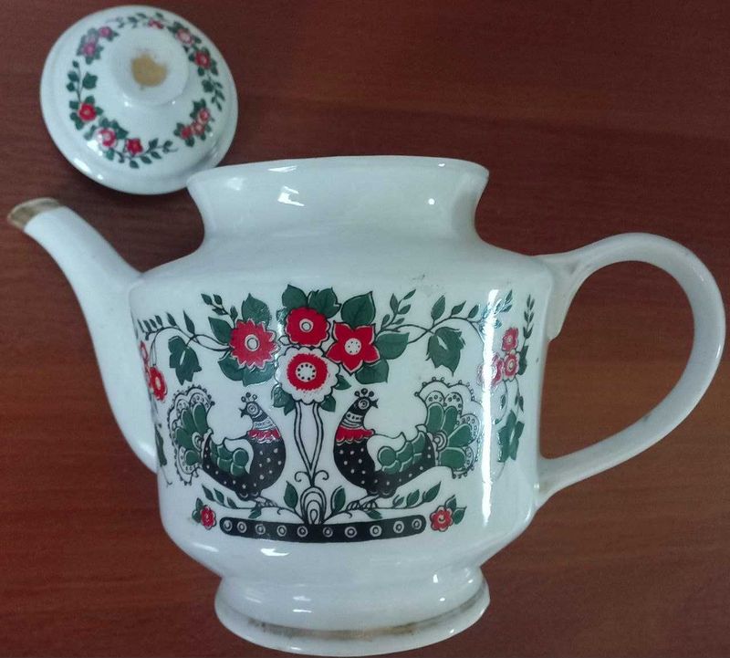 Чайник заварочный 2 л. Ножи и ложки чайные (СССР) Чайник заварочный 2 л. Ножи и ложки чайные (СССР)