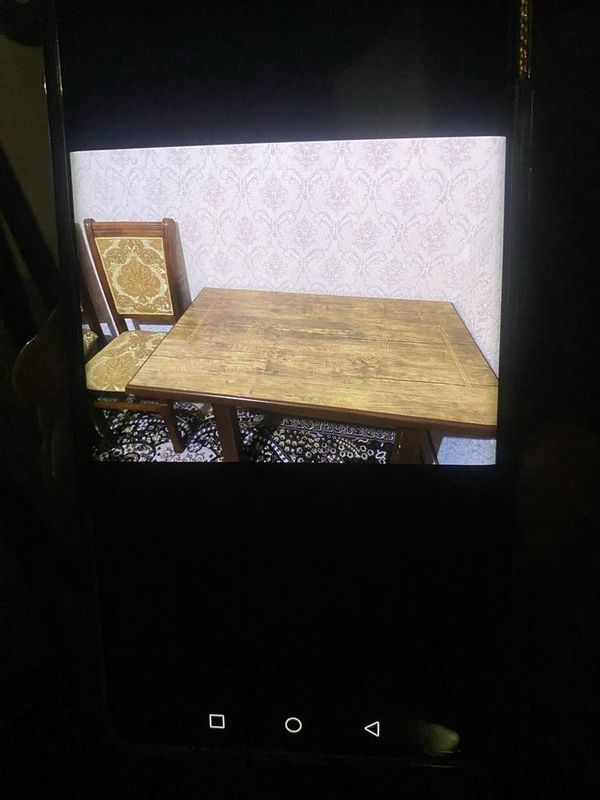 Uy jixozlari mebellar stol. Va tremo sotiladi xolati yaxshi.