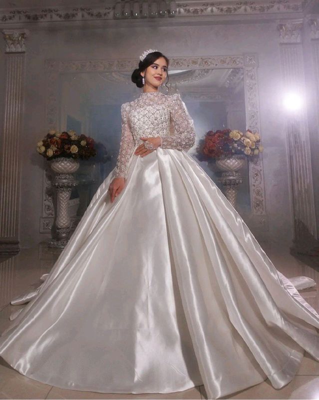Oq koylak salon sotiladi 30ta yani Oq koylak salon sotiladi 30ta yani