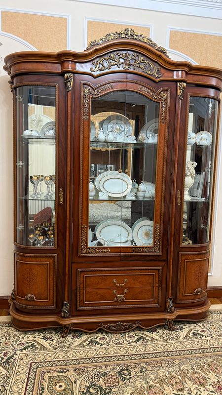 Шкаф и комод для гостиной