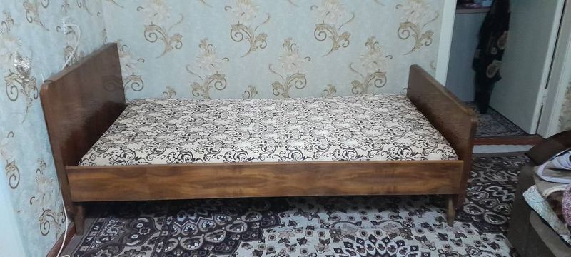 1 kishilik divan sotiladi 1 kishilik divan sotiladi
