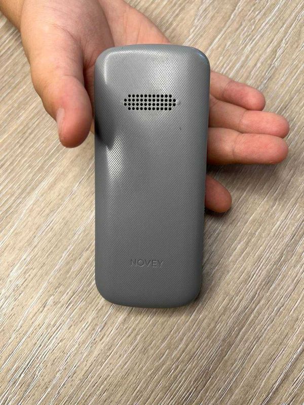 Novey 102 телефон кнопочный серый. 32MB Novey 102 телефон кнопочный серый. 32MB