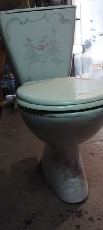 Продам унитаз Эмираты