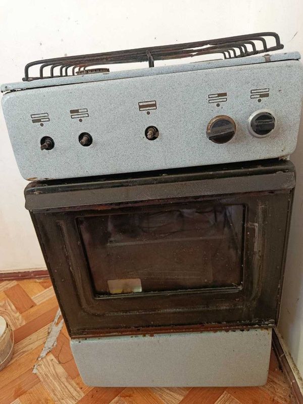 Gaz plita sotiladi, b/u, 150 000 Gaz plita sotiladi, b/u, 150 000