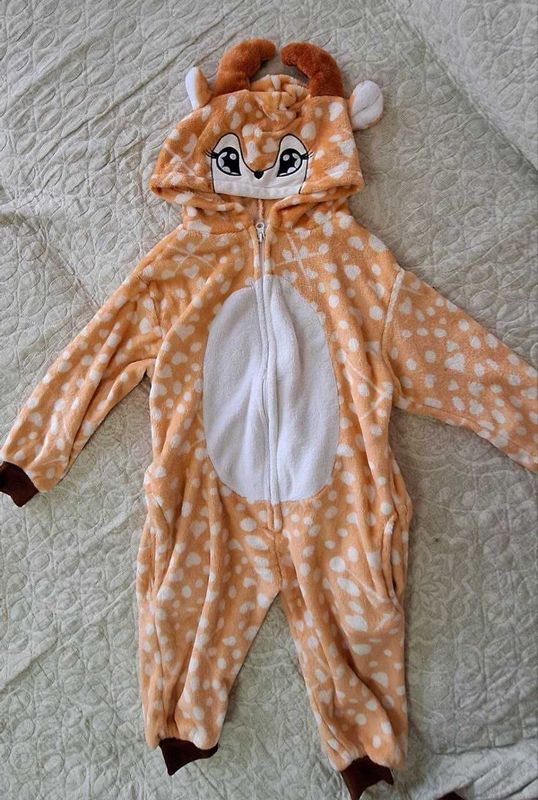 Костюм олененка, мягкий, плюшевый. Примерно на 3-4года, рост 98-110 см