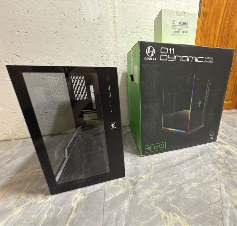 Продам корпус Lian Li O11 Dynamic Razer Edition + держатели видеокар Продам корпус Lian Li O11 Dynamic Razer Edition + держатели видеокар