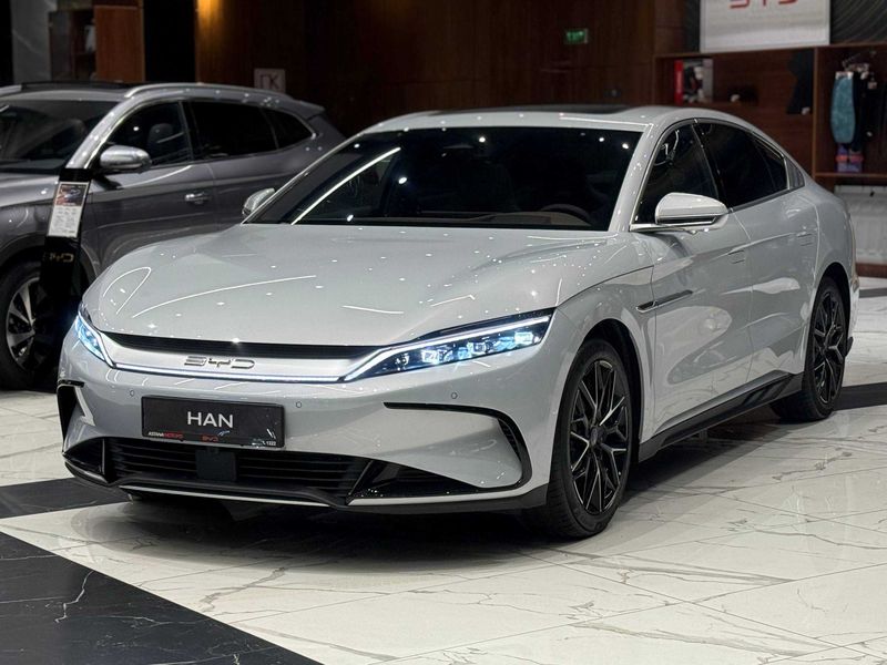 BYD XAN AWD 610KM Flagship 2025 narda grey