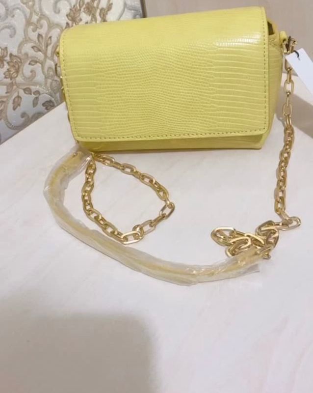 Оригинальная маленькая сумка бренда Mango Оригинальная маленькая сумка бренда Mango