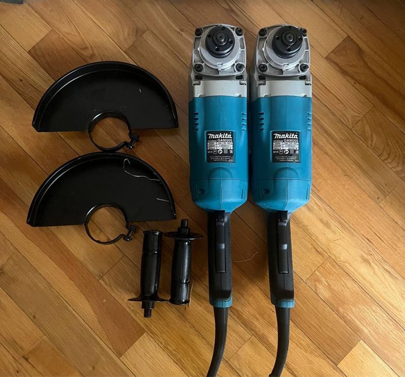 угловая шлифовальная машина (УШМ) Makita GA9020S.