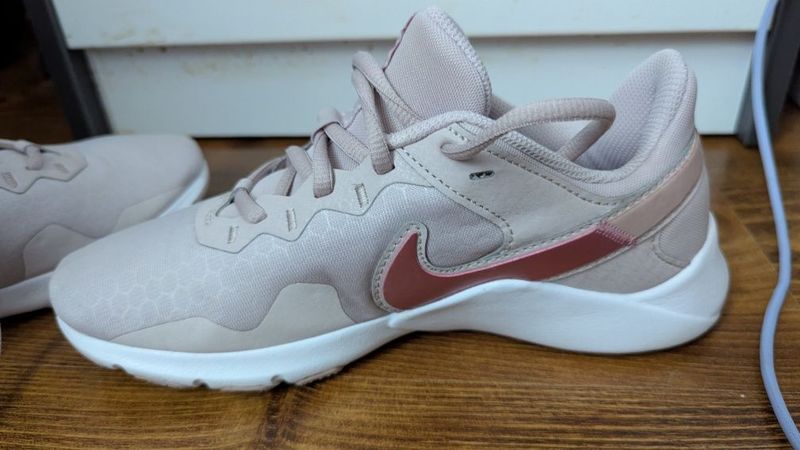 Кроссовки Nike Legend Essential 2 Кроссовки Nike Legend Essential 2