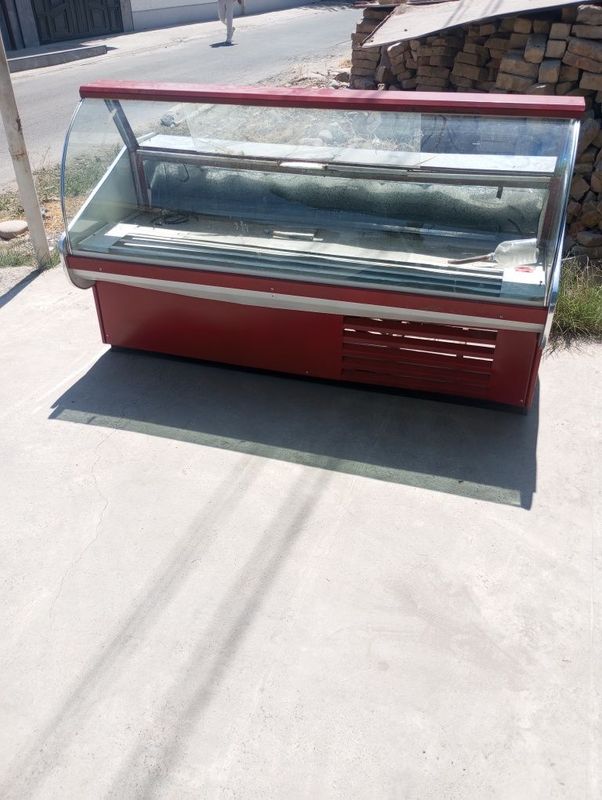 Vitrina xolodelnik hamma narsasi zavatisko Vitrina xolodelnik hamma narsasi zavatisko