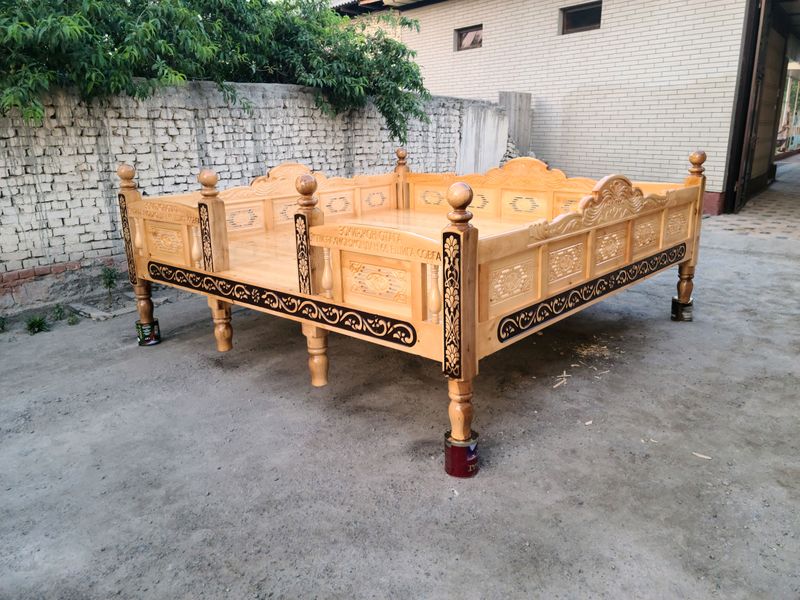 Qoqon so'ri karavatlar