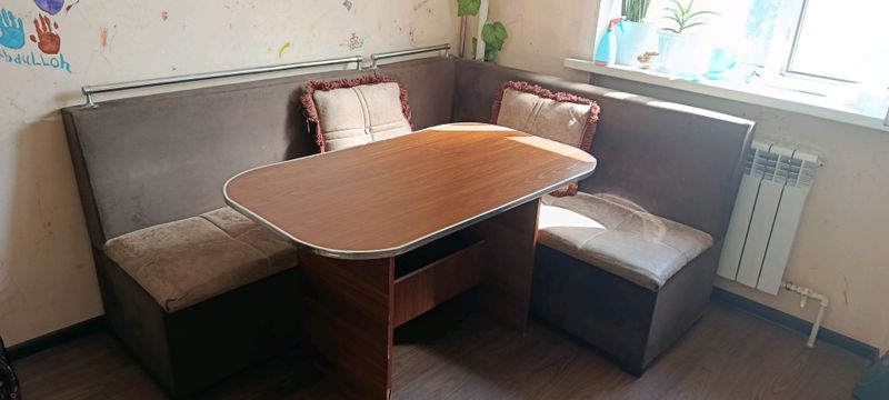 Oshxona uchun ugolok divan