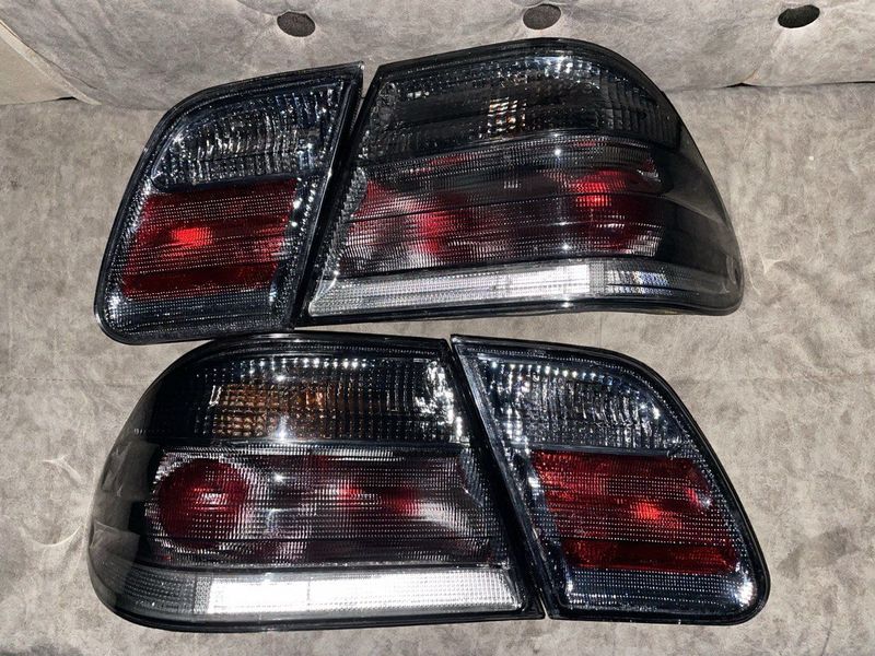 Задние фонари комплект Mercedes-Benz W210 ( НОВЫЙ)