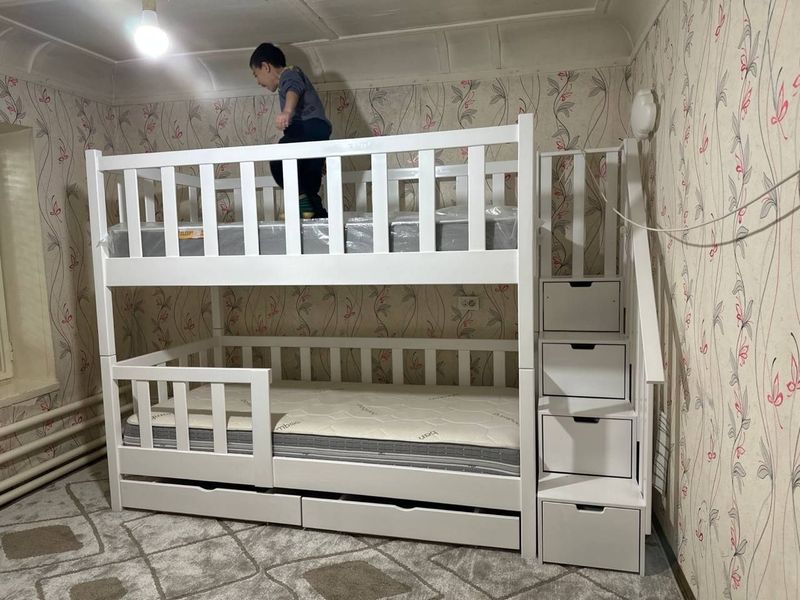 Двухъярусная деревянная детская кровать! Двухъярусная деревянная детская кровать!