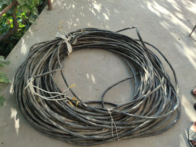35lik kabel sotiladi 160 metir