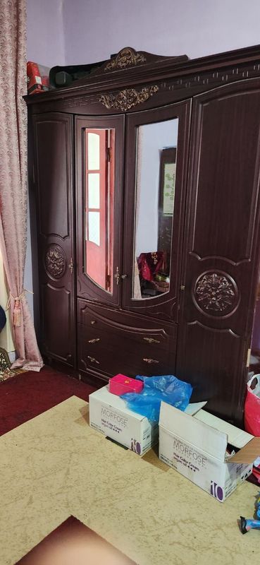 Продам шкаф для спальни Продам шкаф для спальни