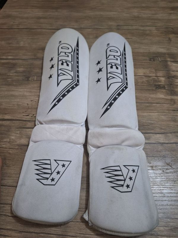 Protektor dlya nogi. Karate Protektor dlya nogi. Karate
