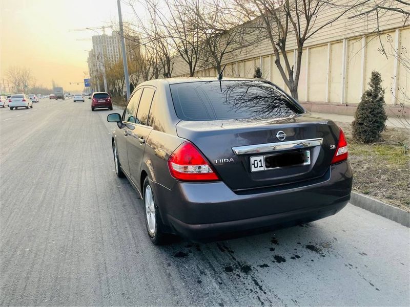 Nissan Tiida Sedan