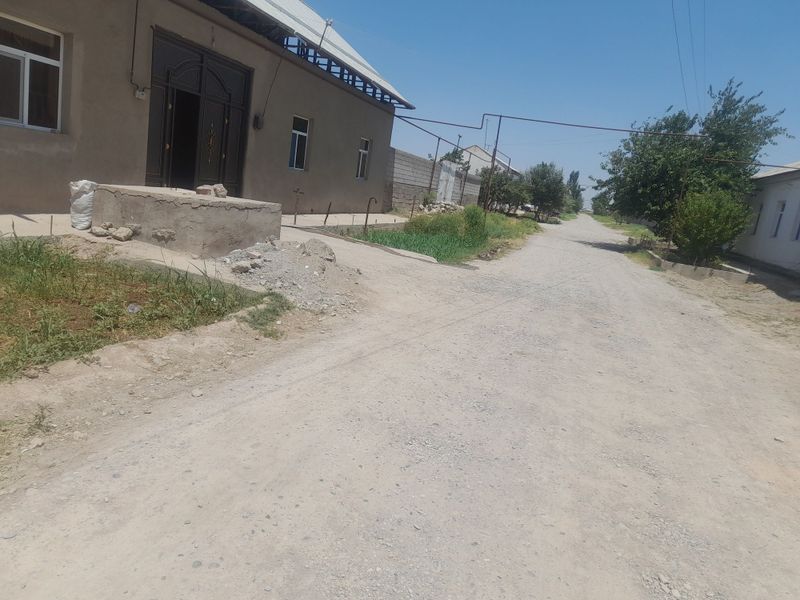 Uchastka 8sotix shoyxuja 2xona taylangan dakumentlari xammasi joyida