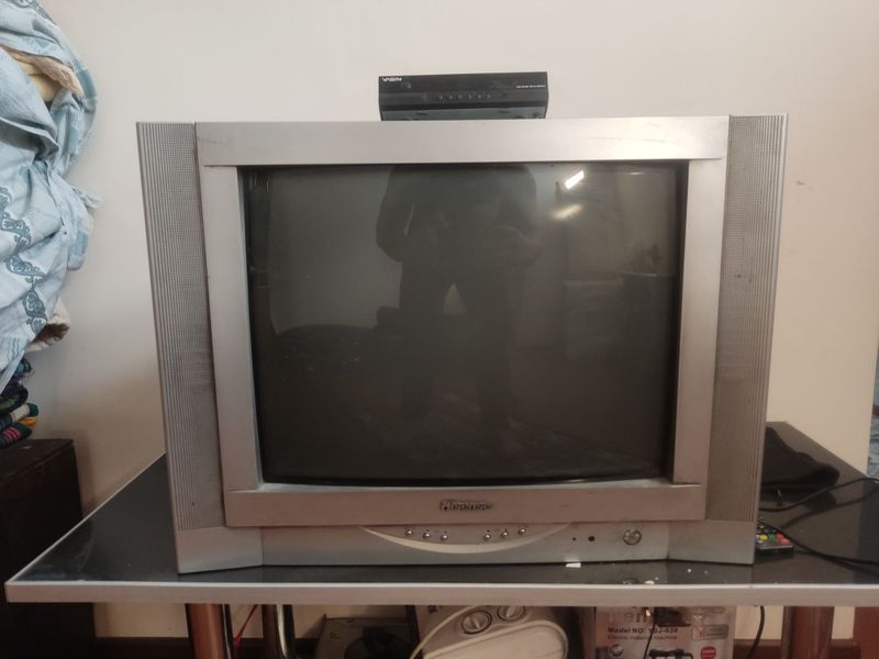 Televizor sotiladi ishledi hisens nomi 299 minga bervoramiz Televizor sotiladi ishledi hisens nomi 299 minga bervoramiz