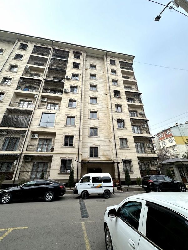 Chilonzorda Navastroykani padvali karopka xolatda sotiladi Chilonzorda Navastroykani padvali karopka xolatda sotiladi