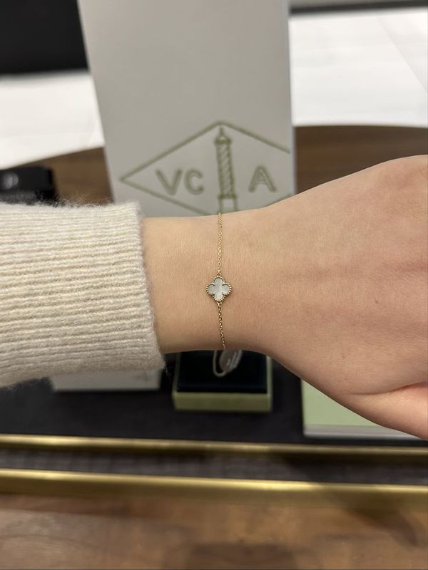 NEW Браслет Van Cleef & Arpel Sweet Alhambra VCARF6880