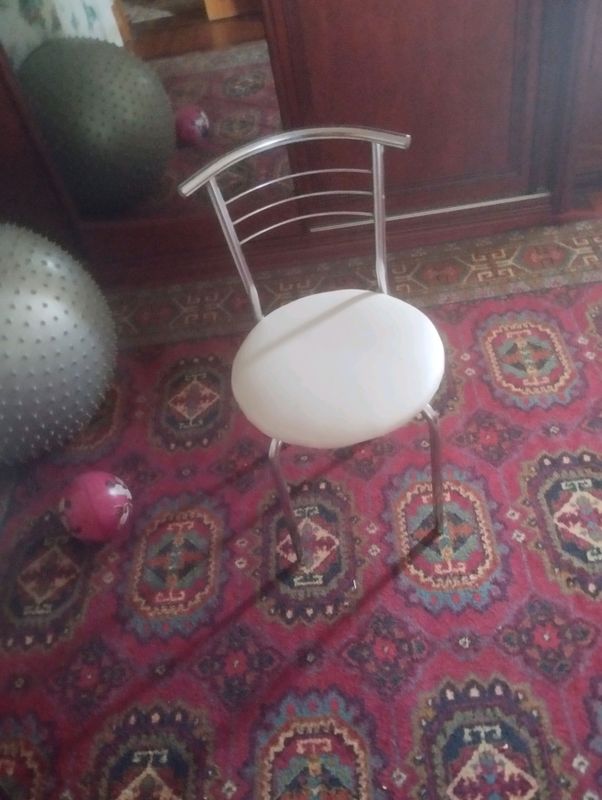продаются стулья на металлической основе, 6 шт продаются стулья на металлической основе, 6 шт