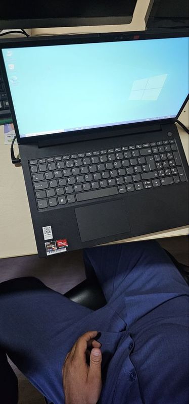 Lenovo V15 G4 AMN Lenovo V15 G4 AMN