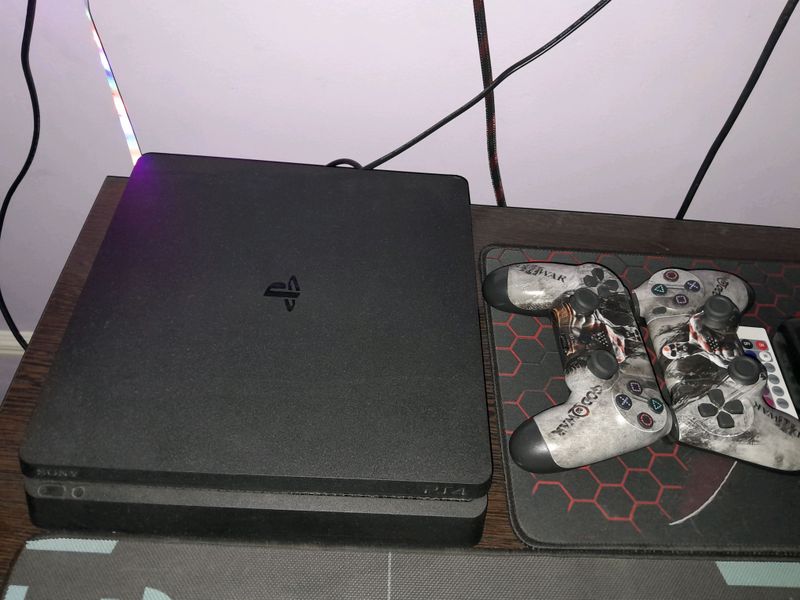 Playstation 4 slim 1 tb 4000000 sotiladi Playstation 4 slim 1 tb 4000000 sotiladi